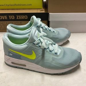 Nike size 7Y